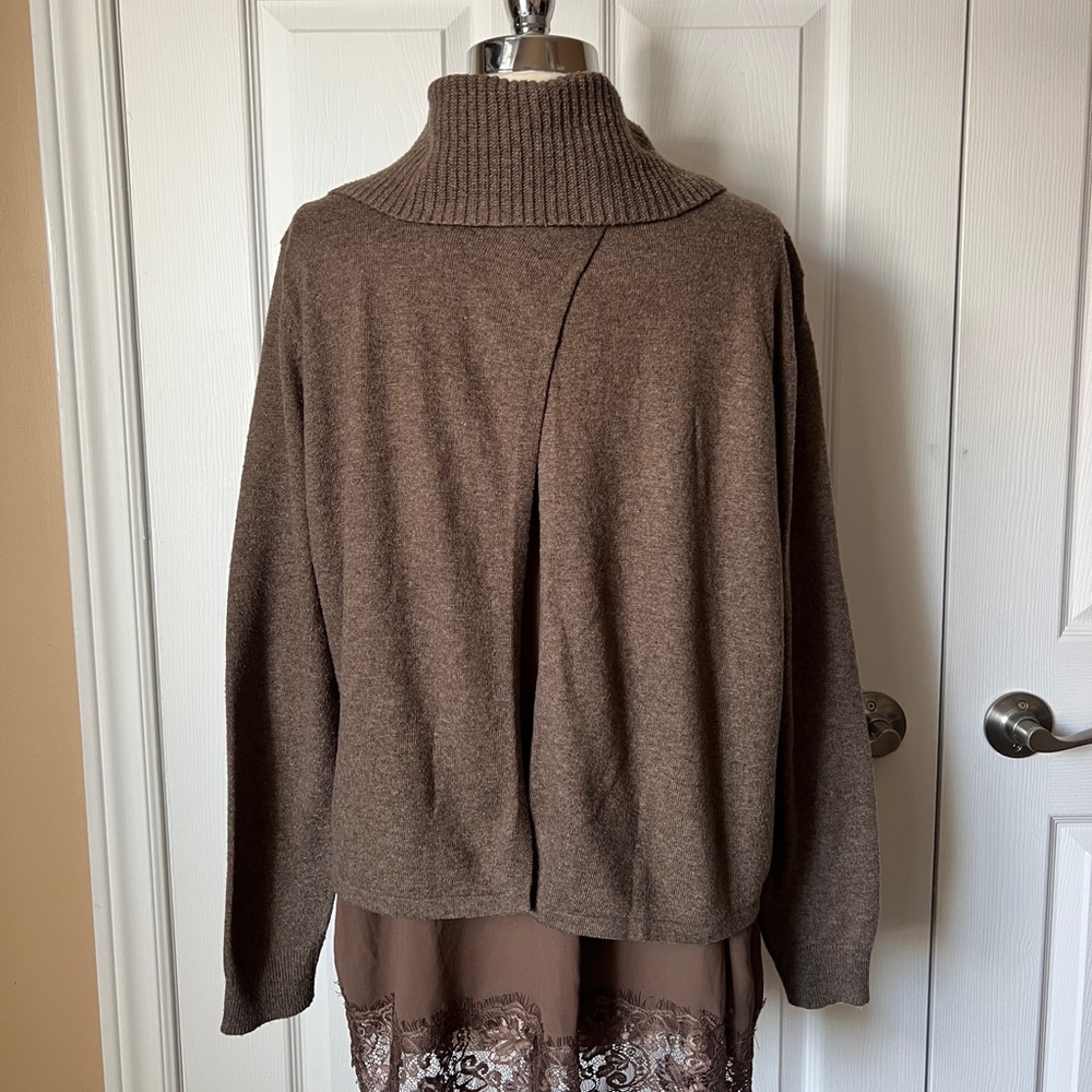 Layered knit with lace camisole - Picture 3 of 4